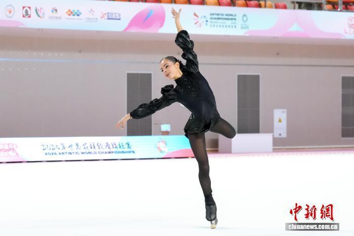 为北京国际, 身中心综合, 双人与队列